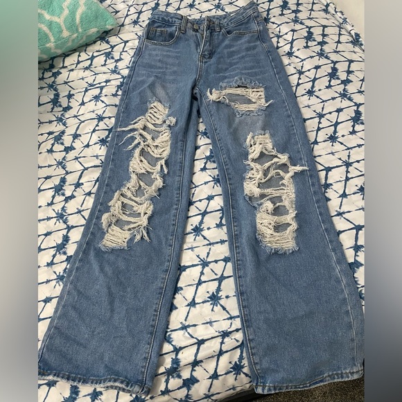 Ripped jeans - Picture 3 of 3